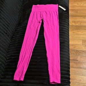 Skims • Seamless Smoothing Leggings • NWT • Never Worn • Pink • Medium